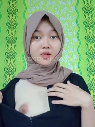 Bokep ABG Indo Hijab Imut Lagi Sange Colmek